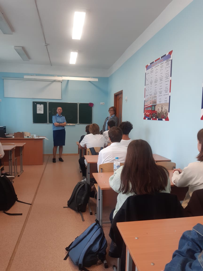 Работники прокуратуры провели лекцию для учащихся МБОУ «СОШ № 1» на тему противодействия экстремизму и терроризму.